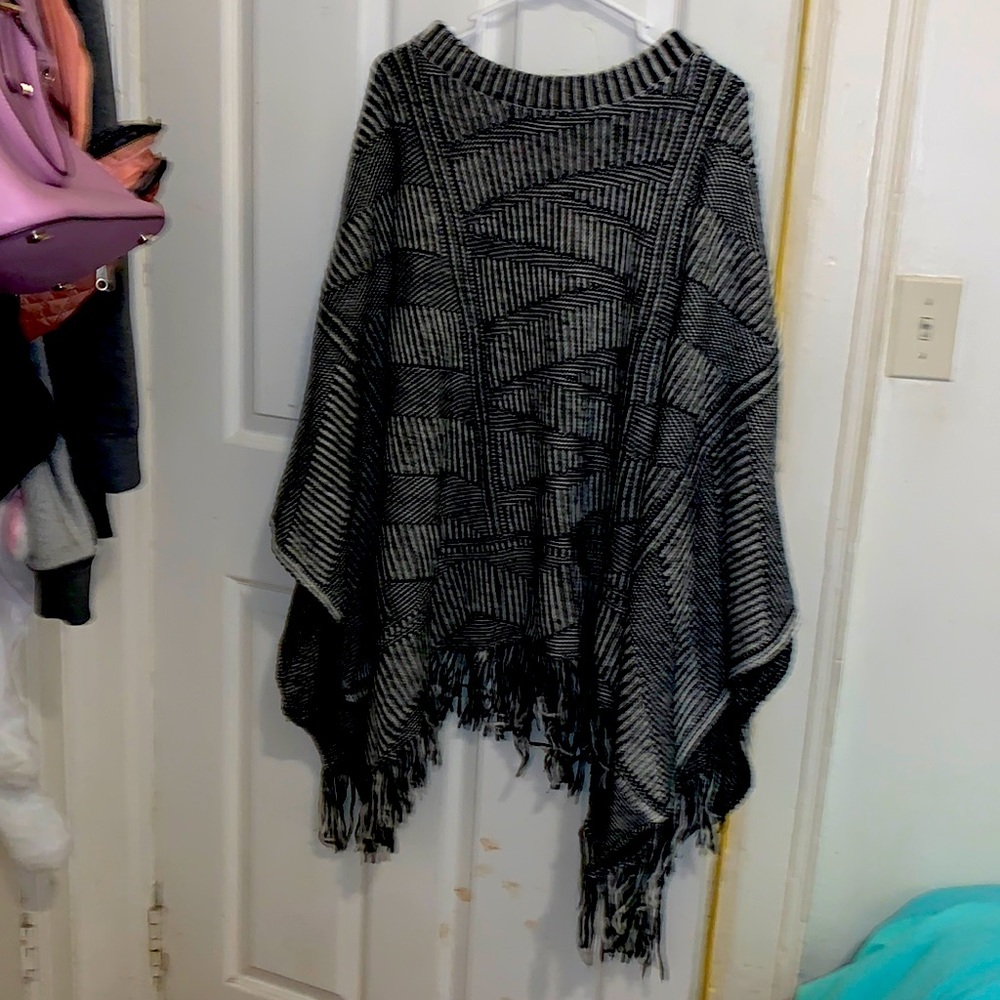 L/XL poncho sweater black and white